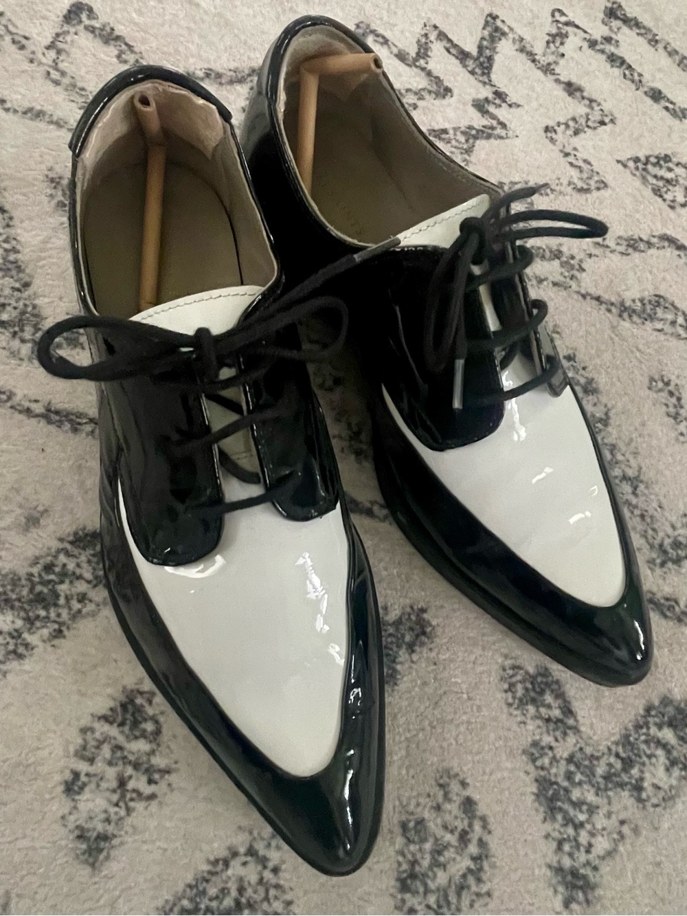 Black and White Patent Lace-Up women’s Dress Shoes, EU 37